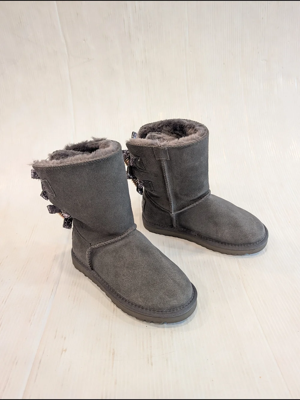 UGG Bailey Bling Glitz Kids Gray Suede Shearling Bow-Back Mid Boots Size 4
